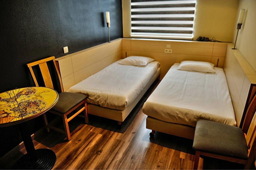 Es Hostel Saint-Gilles المظهر الخارجي الصورة